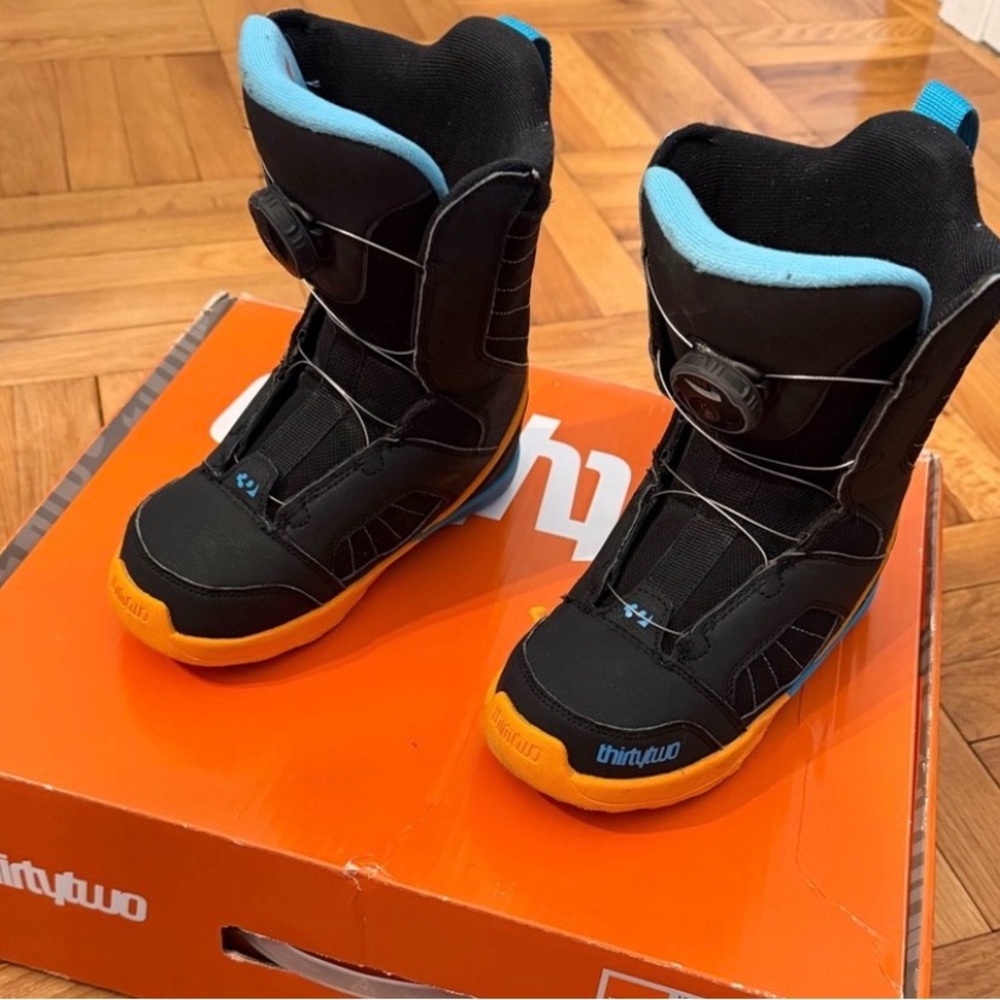 ThirtyTwo Kids Snowboard Boots Black and Orange